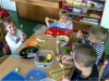 Sałatki i szaszłyki owocowe w oddziale przedszkolnym